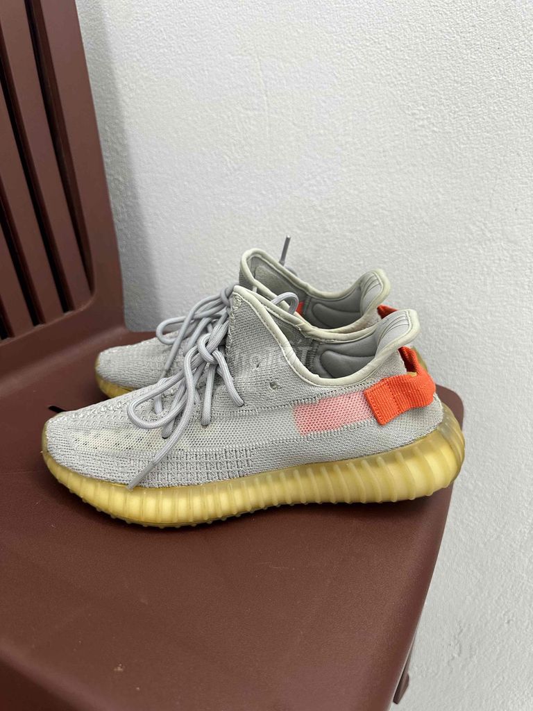 Giày thể thao Adidas Yeezy Boost 350. Mua bán Giày dép tại Thành phố Tân An Long An được đăng bởi Lâm Converse hình 1