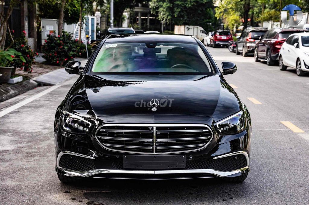 Mercedes-Benz E200 Exclusive 2023 Đen 13000 km. Mua bán Ô tô tại Quận 7 Tp Hồ Chí Minh được đăng bởi PHÁT ĐẠT LUXURY CAR hình 2
