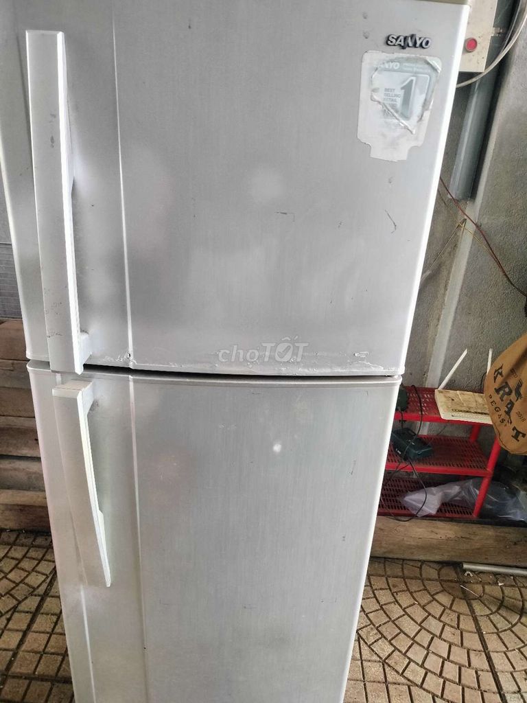 Tủ lạnh Sanyo 200L Bạc. Mua bán Tủ lạnh tại Huyện Trảng Bom Đồng Nai được đăng bởi Ninh Hoàng quý hình 1