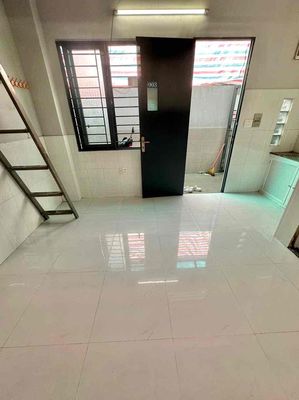 PHÒNG SIU TO KẾ BÊN KCX - MÁY LẠNH - Ở TRỆT