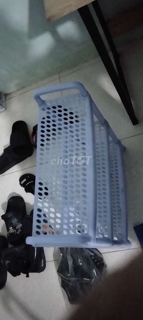 Kệ dép nhựa xám rất mới. Mua bán Tủ, kệ gia đình tại Thành phố Biên Hòa Đồng Nai được đăng bởi linh hình 1