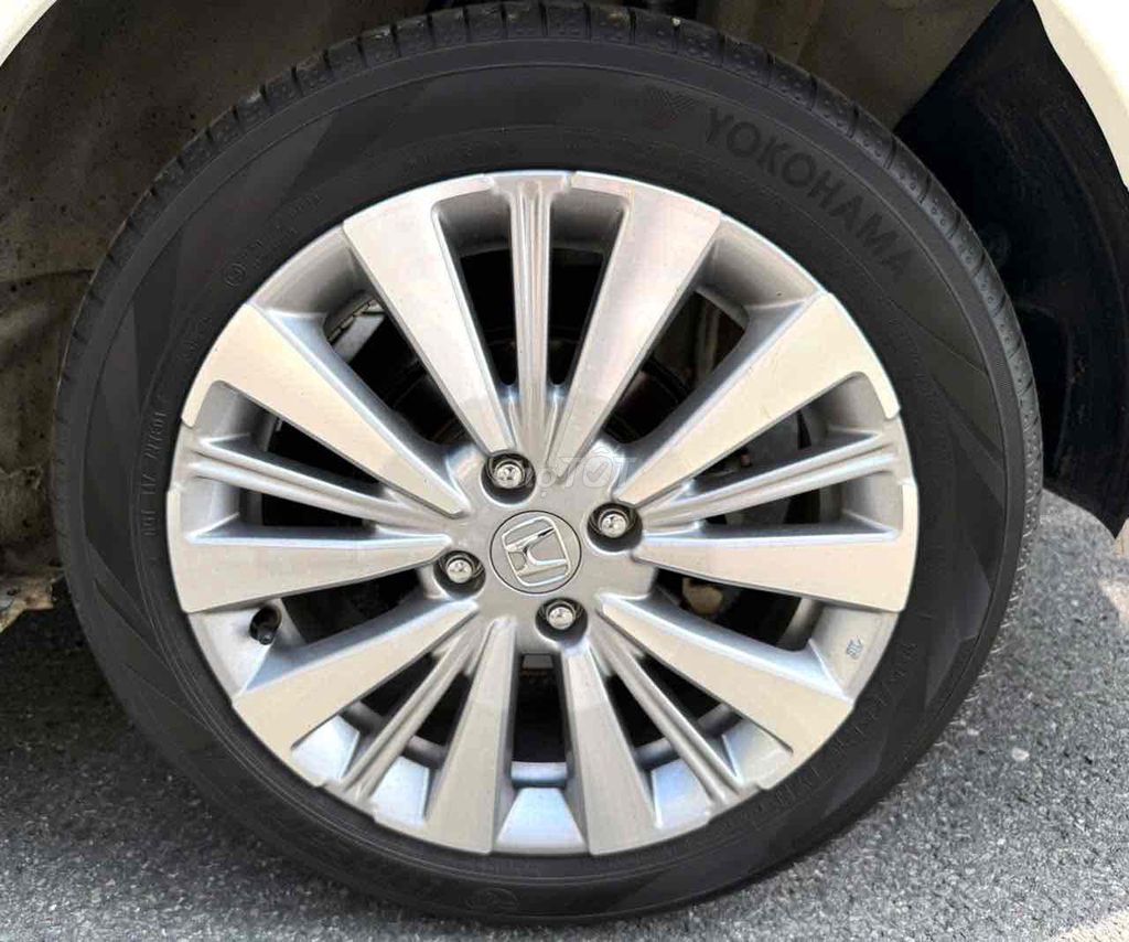 Honda City 2024 L 1.5 AT - 27000 km. Mua bán Ô tô tại Thành phố Dĩ An Bình Dương được đăng bởi Hiển phạm hình 8