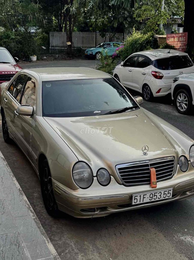 Мерседес E240 W210 2001 Золотой песок