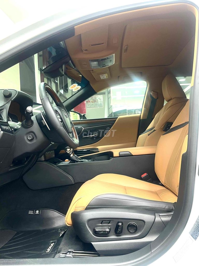 Lexus ES 2023 300h - 20000 km. Mua bán Ô tô tại Quận 1 Tp Hồ Chí Minh được đăng bởi Phan Quốc Lexus hình 10