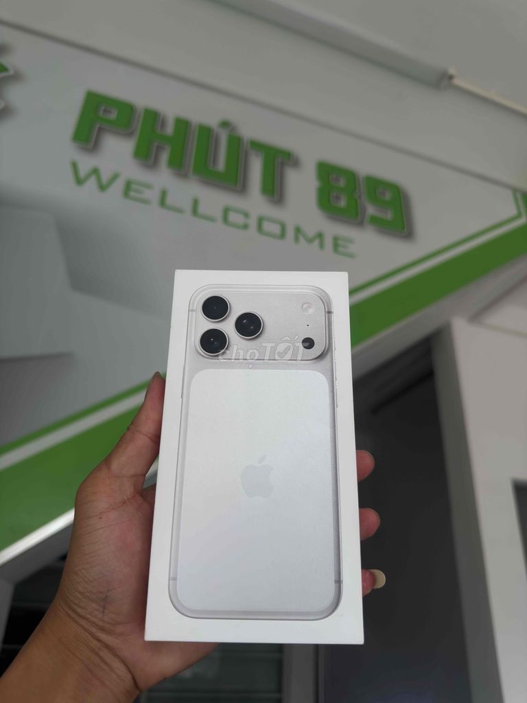 iPhone 17 Pro Max 256GB Bạc new. Mua bán Điện thoại tại Thành phố Buôn Ma Thuột Đắk Lắk được đăng bởi Cầm Đồ PHÚT 89  hình 1
