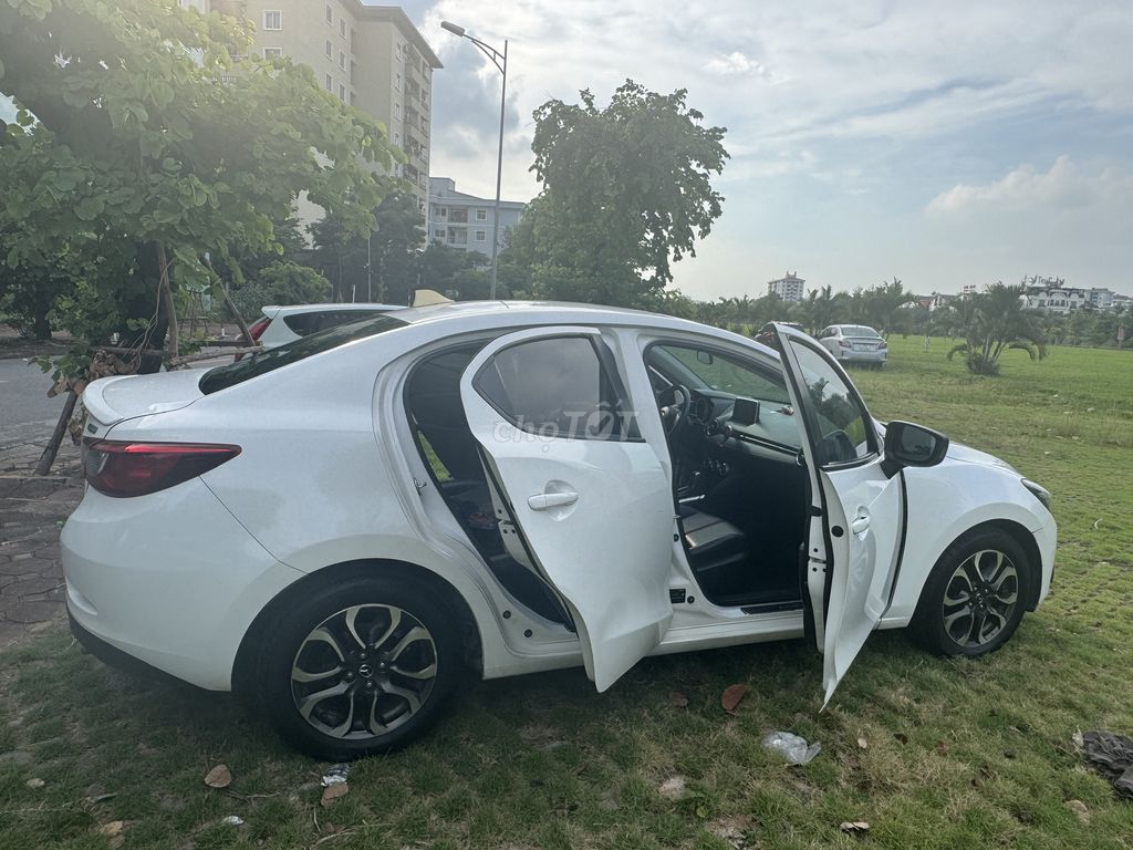 Mazda 2 2017  1.5 AT Sedan - 85000 km. Mua bán Ô tô tại Quận Long Biên Hà Nội được đăng bởi Lê Ánh Nguyệt hình 4