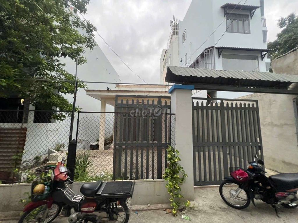 cần cho thuê nhà  cầp 4 P ĐHT gần chợ cây sộp DT 6.5 x 32  có 2PN .2WS