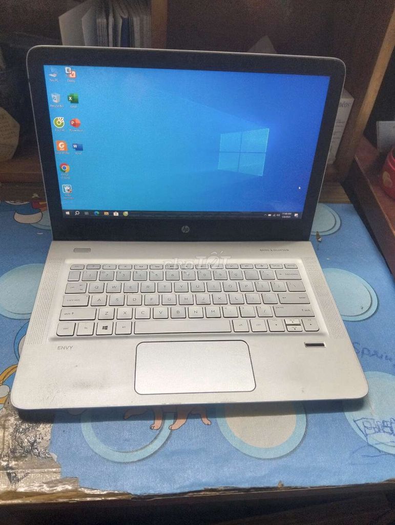 HP envy 13, Core i7 gen 6, Ram 8G. SSD 256G.