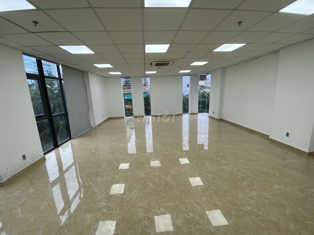 Cho thuê văn phòng view kính 3 mặt tiền TT Quận Hải Châu giá 18 triệu