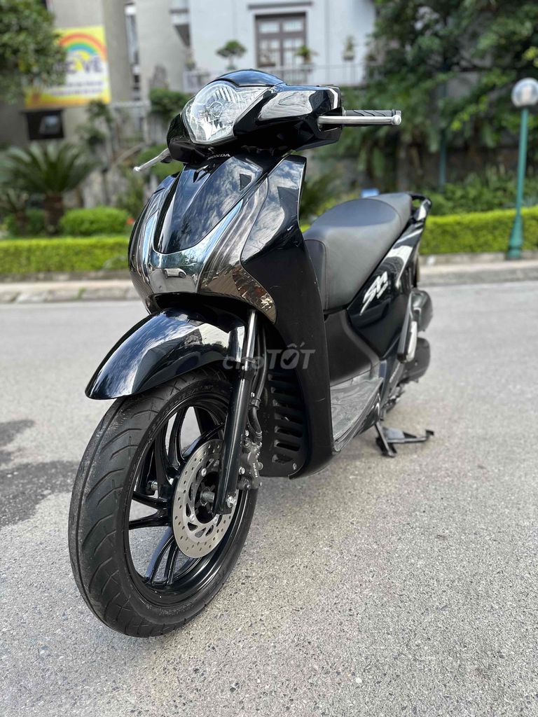 Honda SH 150 năm 2016 ! chạy ít xe còn mới. Mua bán Xe máy tại Quận Hoàng Mai Hà Nội được đăng bởi Xe Máy Quân Oanh  hình 1