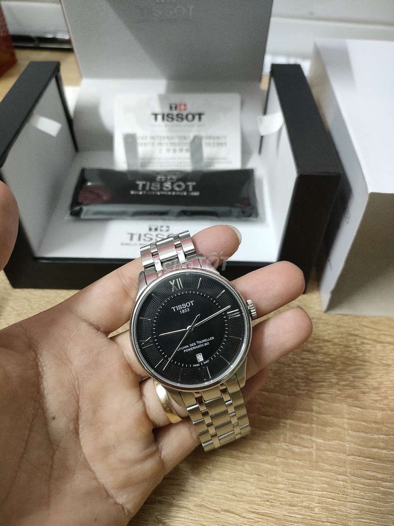 Kẹt tiền bán đồng hồ Tissot