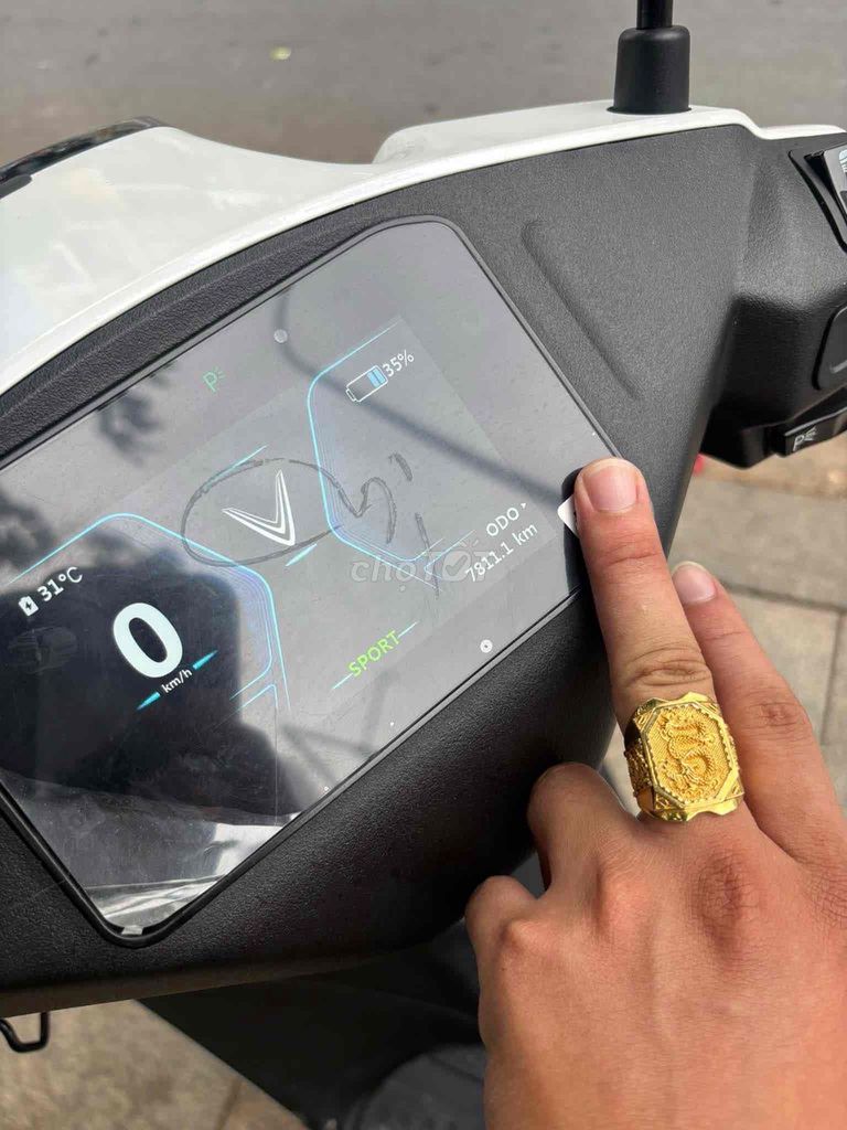 Электроскутер Yadea Vero X 2026 2 аккумулятора 7800км Белый