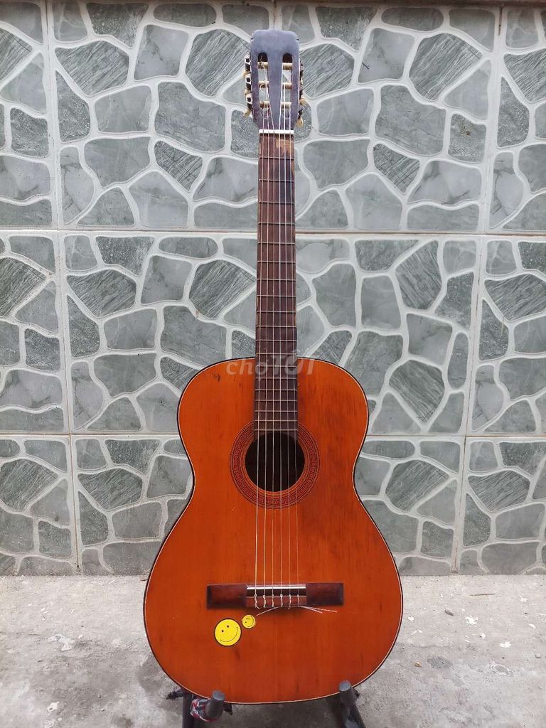 Guitar classic Kawai No GT 65.