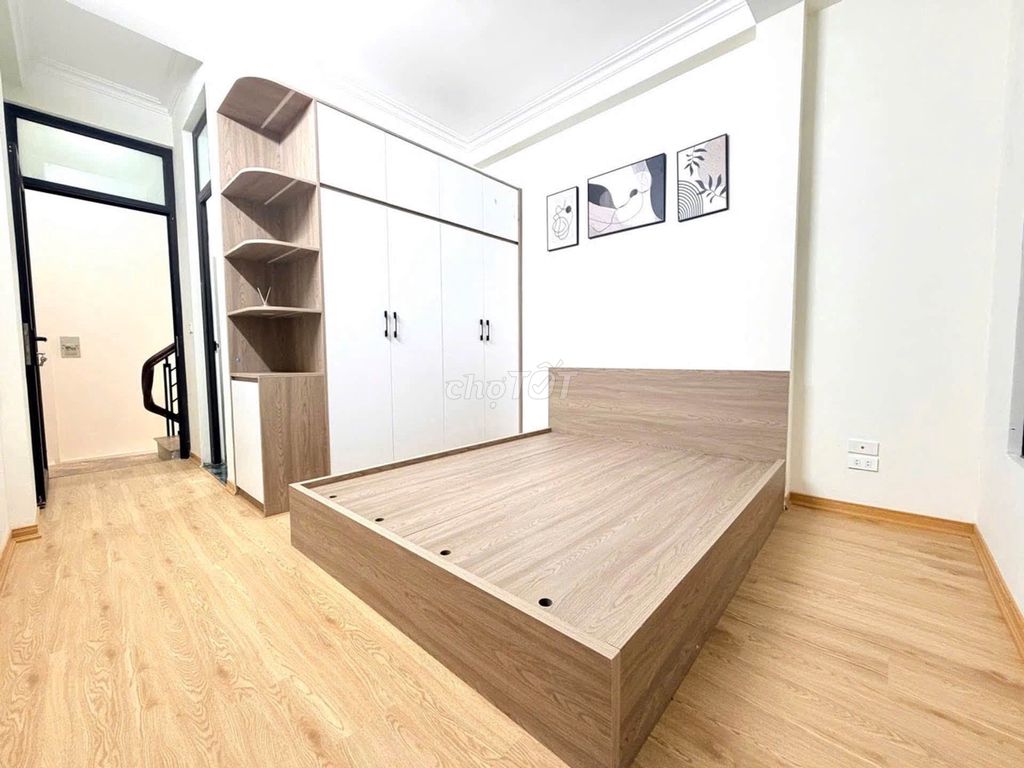 Дом Ле Ван Лыонг, 23 м², 6 этажей