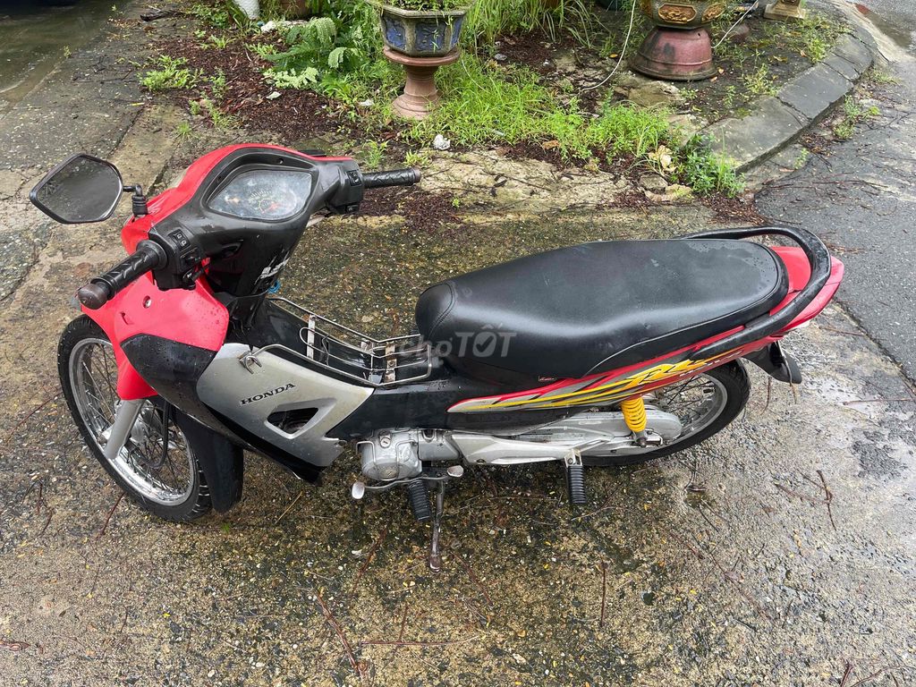 Honda Wave красный, чёрный, серебристый, мотоцикл с механической коробкой