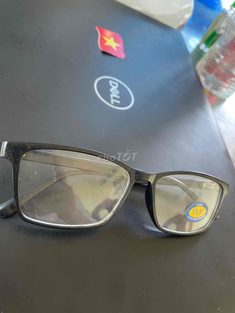 Kính mắt Đen Cắt cận, cắt lão. Mua bán Phụ kiện thời trang khác tại Huyện Cái Bè Tiền Giang được đăng bởi Nguyễn Lê Bích Trâm hình 1