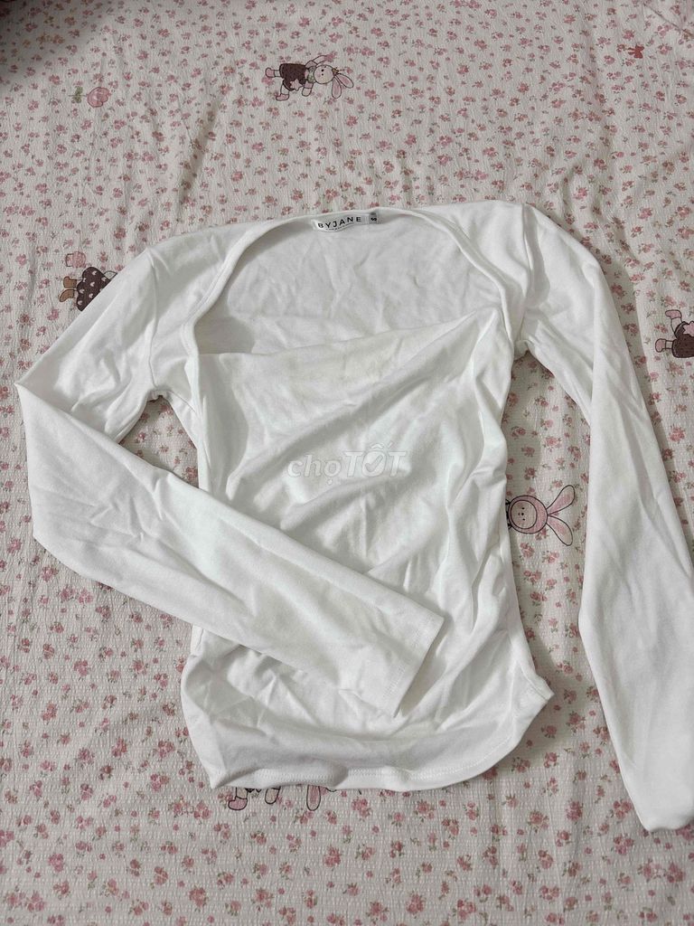 Áo kiểu nữ cổ vuông tay dài size s. Mua bán Quần áo tại Huyện Phúc Thọ Hà Nội được đăng bởi Thu Trang Nguyễn hình 1