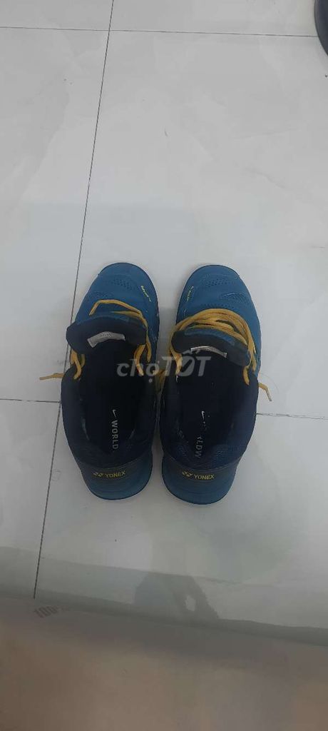 Yonex atlas size 41