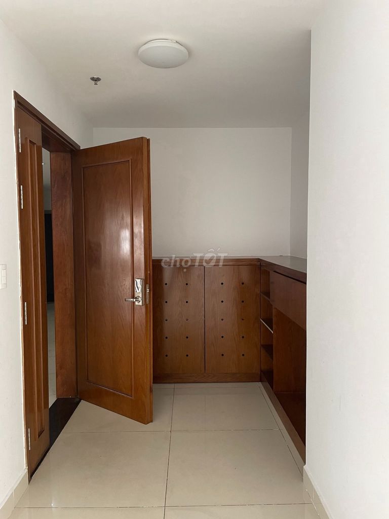 Аренда · 3 комн. · 183 м² · Quận Tân Bình, ул. Phạm Văn Hai
