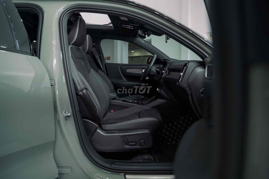 Volvo XC40 2024 - 1400 km Bank 90%. Mua bán Ô tô tại Quận 7 Tp Hồ Chí Minh được đăng bởi PHÁT ĐẠT LUXURY CAR hình 6