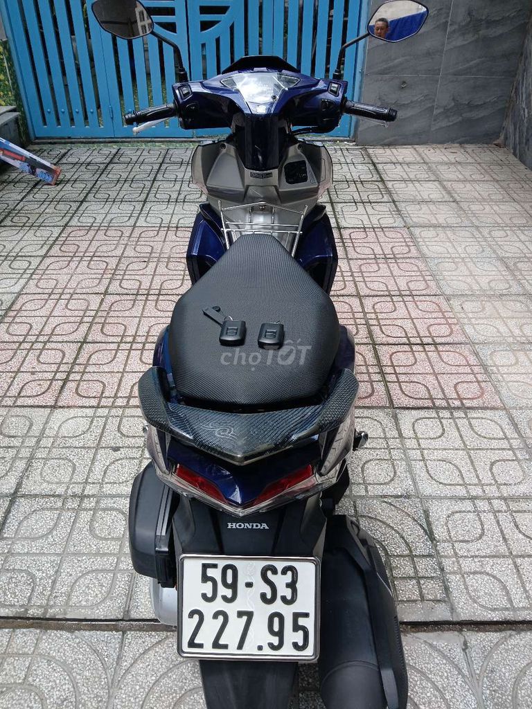 AIRBLADE 125 2019 КРАСИВАЯ АВТОВЛАДЕЛИЦА ПРОТИВ САЙГОНА