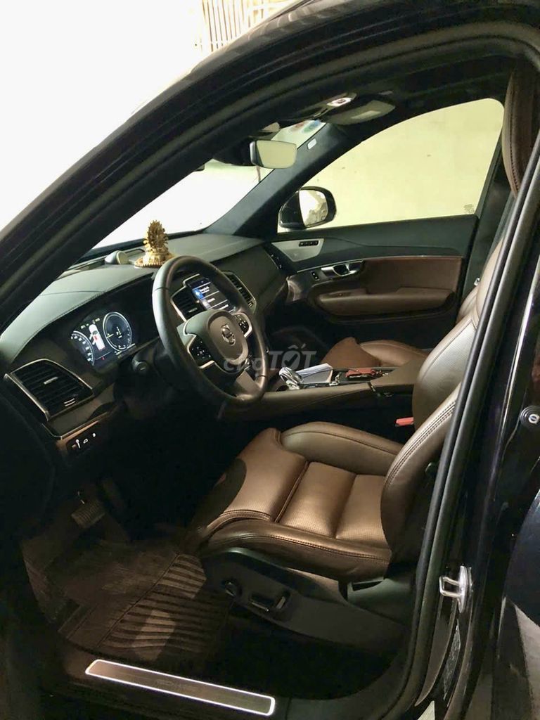 Volvo XC90 Recharge T8 Hybrid 2022 màu đen. Mua bán Ô tô tại Quận 3 Tp Hồ Chí Minh được đăng bởi minh tuan nguyen hình 5
