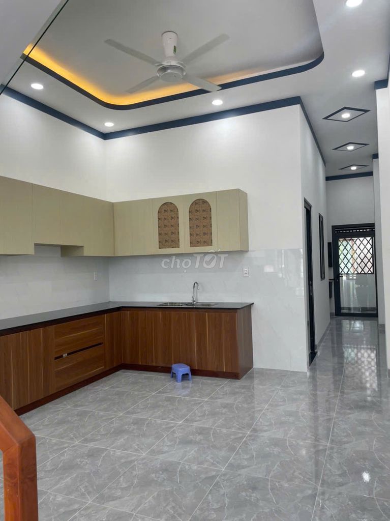 BÁN NHÀ 1 TRỆT 1 LẦU NGAY TRUNG TÂM BẾN CÁT 