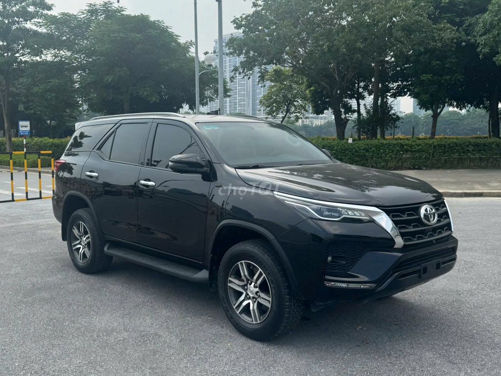 Toyota Fortuner 2.4L 4x2 AT 2022 Черный