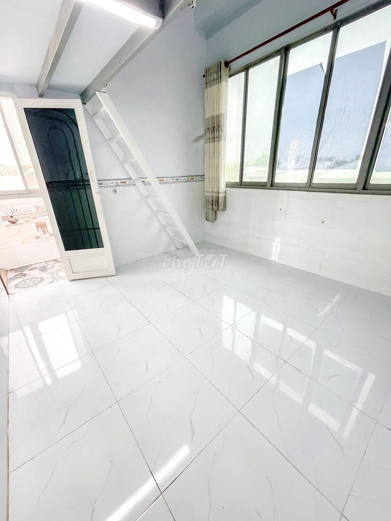 Phòng gác giá rẻ sát VLU