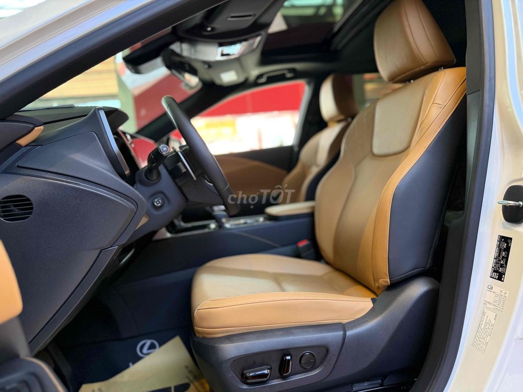Lexus RX 2024 350 Premium - 14000 km. Mua bán Ô tô tại Thành phố Thủ Đức Tp Hồ Chí Minh được đăng bởi Ý Auto Toàn Trung hình 8
