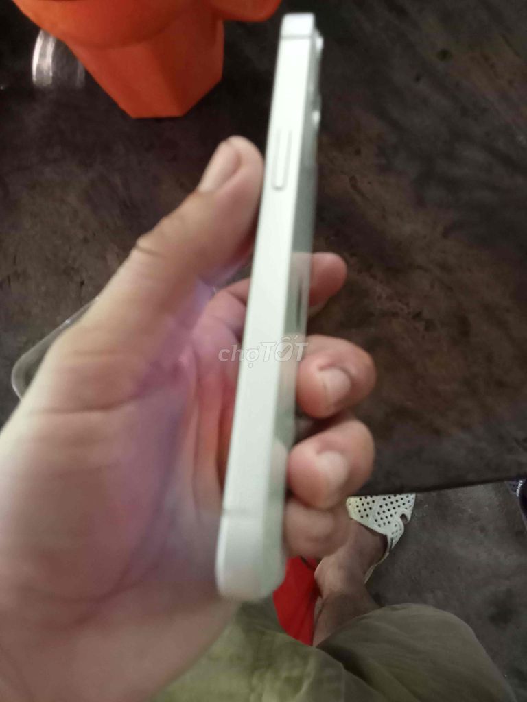 Apple iPhone 13 128GB Trắng. Mua bán Điện thoại tại Huyện Tam Bình Vĩnh Long được đăng bởi tâm lê hình 1