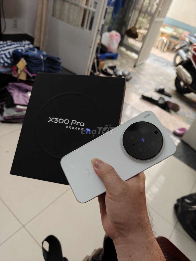 Vivo X300 Pro(12/256)likenew fullbox sạc 16l có gl. Mua bán Điện thoại tại Quận 5 Tp Hồ Chí Minh được đăng bởi Strawberry Mobile hình 1