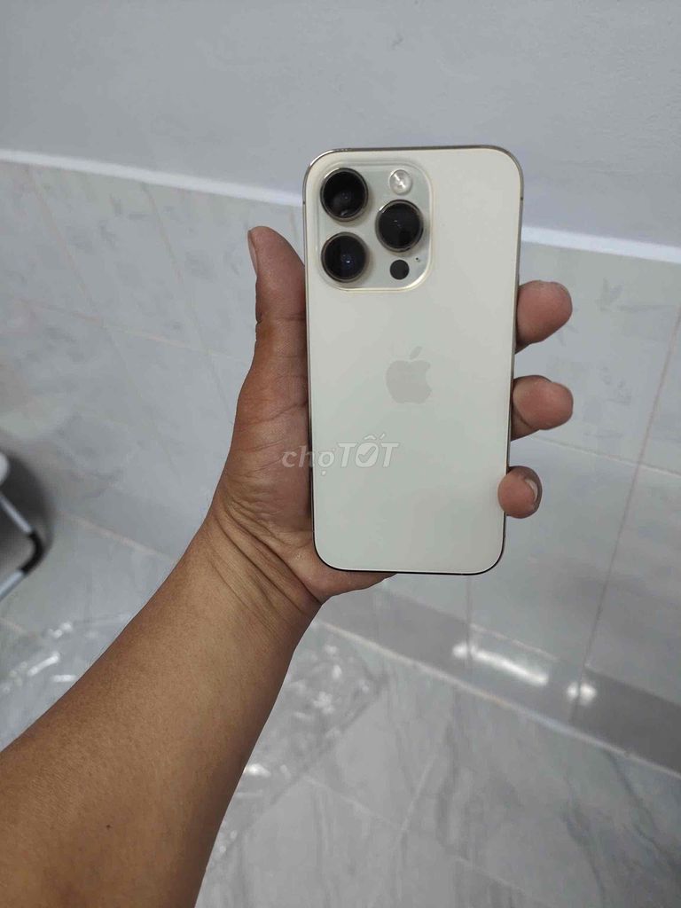 Apple iPhone 14 Pro Vàng. Mua bán Điện thoại tại Huyện U Minh Cà Mau được đăng bởi Long hình 1