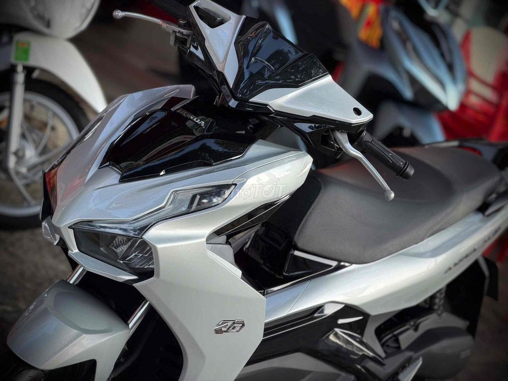 Главная подпись Honda Airblade 125 2020 года, серебристый Porsche