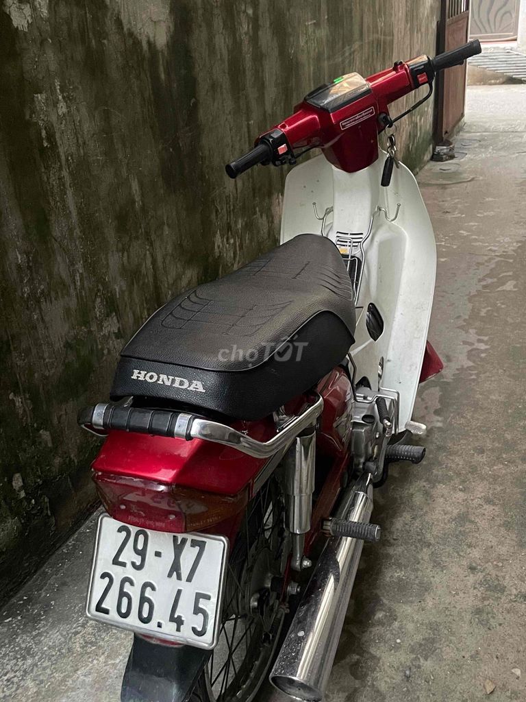 Honda Dream Thai Red