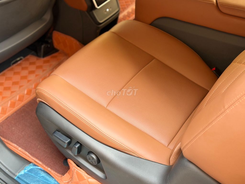 VinFast VF9 Plus 2024 Белый 50000 км