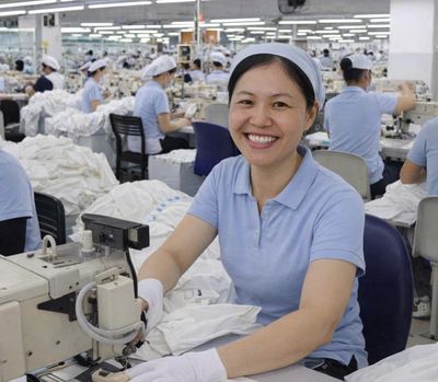 TUYỂN 100 CÔNG NHÂN MAY, ỦI THU NHẬP ĐẾN 15 TRIỆU