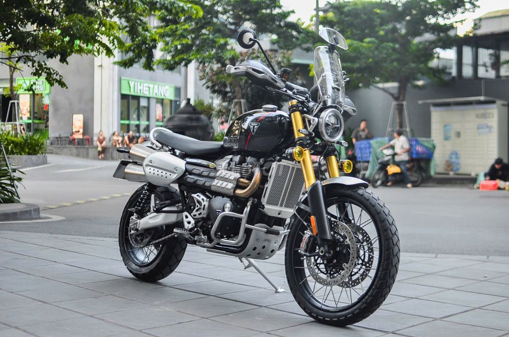 Triumph Scrambler 1200 XE 2025 1300 km Đen