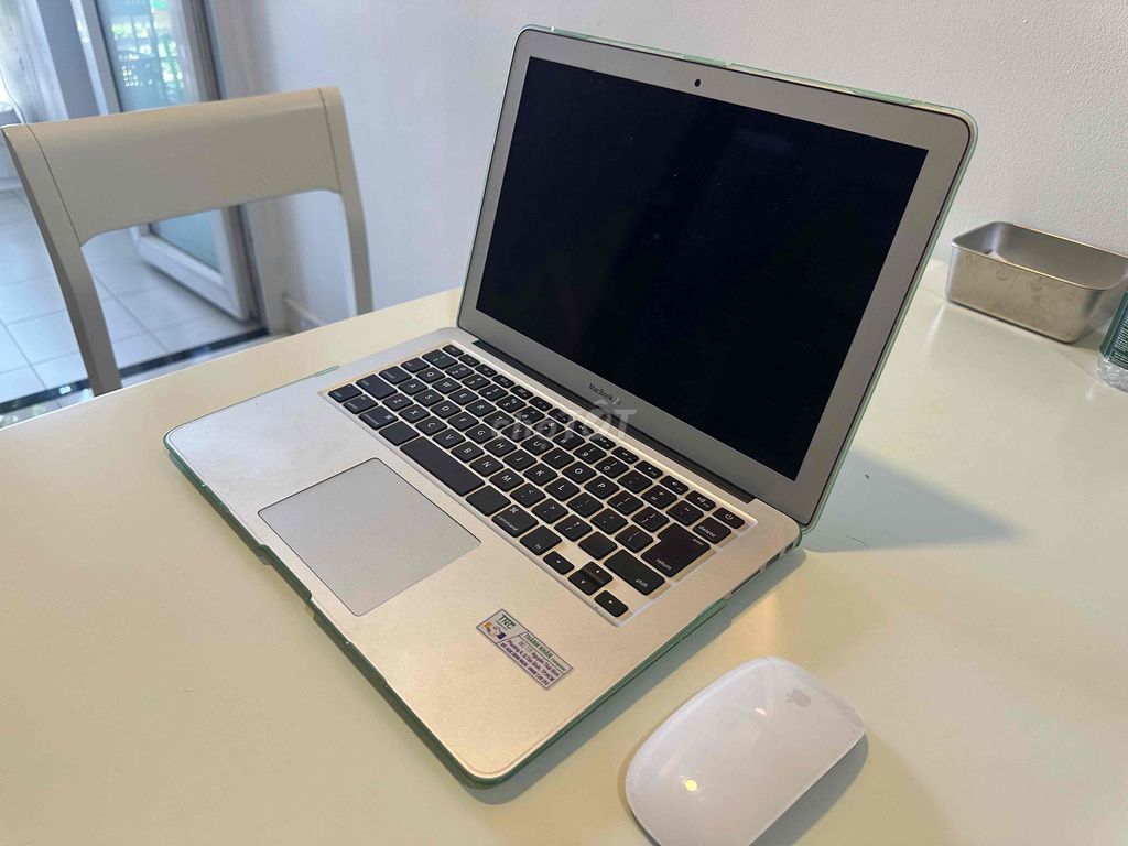 Apple Macbook Air 2017 Core i5. Mua bán Laptop tại Quận 12 Tp Hồ Chí Minh được đăng bởi Binh Minh hình 1
