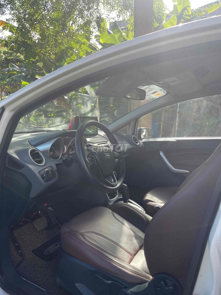 Ford Fiesta 2011 1.6 AT Sedan - 11000 km. Mua bán Ô tô tại Thành phố Thuận An Bình Dương được đăng bởi hoàng ngân spa  hình 5