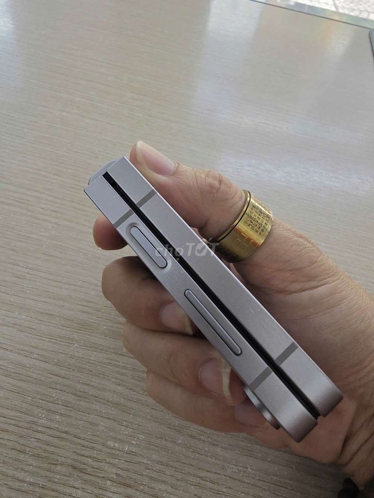 Samsung Z Flip 6 5G 512GB Bạc có ship. Mua bán Điện thoại tại Thành phố Thủ Đức Tp Hồ Chí Minh được đăng bởi Minh phương hình 1
