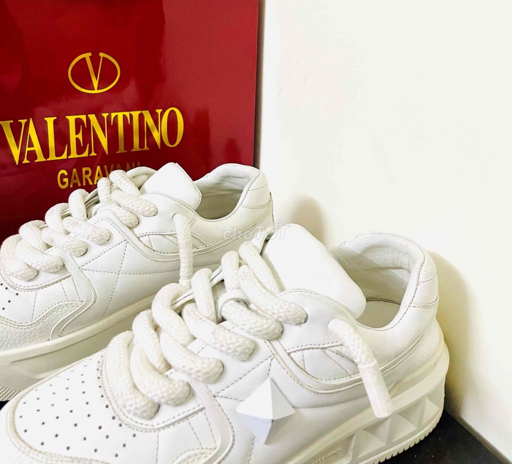 Valentino Garavani One Stud White Size 41 Real. Mua bán Giày dép tại Quận 8 Tp Hồ Chí Minh được đăng bởi Chí Cừơng hình 1