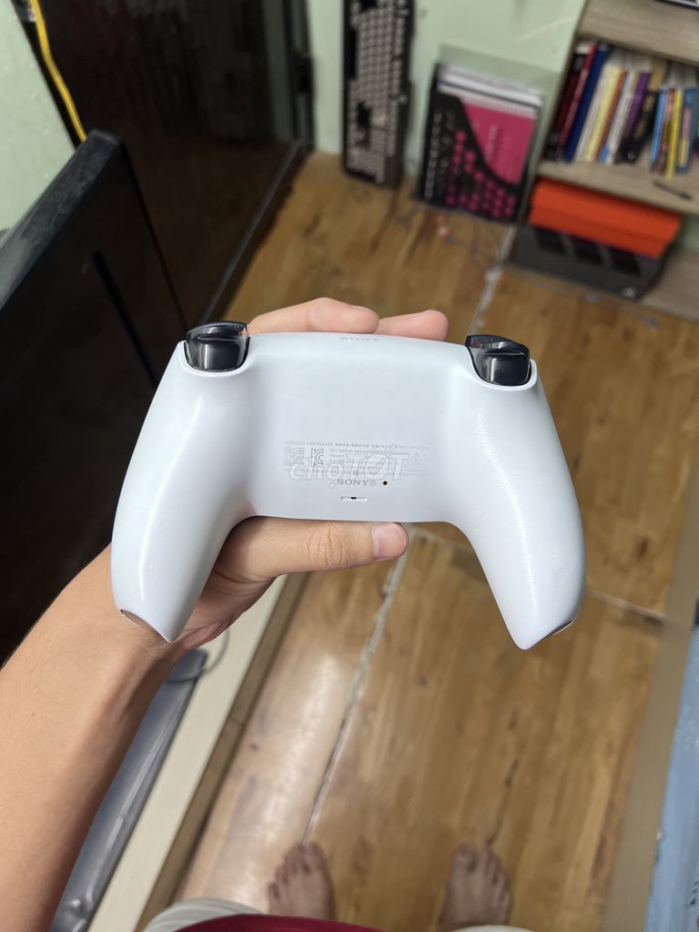 pass tay PS5 Trắng ít dùng bao chính hãng. Mua bán Thiết bị chơi game tại Huyện Hóc Môn Tp Hồ Chí Minh được đăng bởi minh nhat hình 1