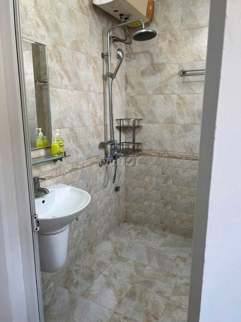 Cho thuê nhà lô góc Phố Trương Định, Hai Bà Trưng, 6T, sẵn NT, Nhà mới