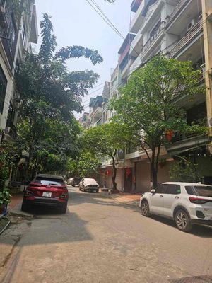 Nhà phố 65 m² · 6 PN · Đường Hoàng Quốc Việt