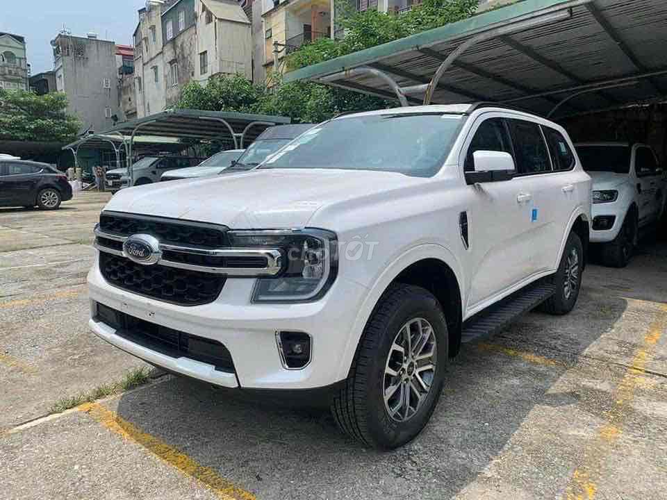 Hãng bán Ford Everest 2025 Ambiente Trắng