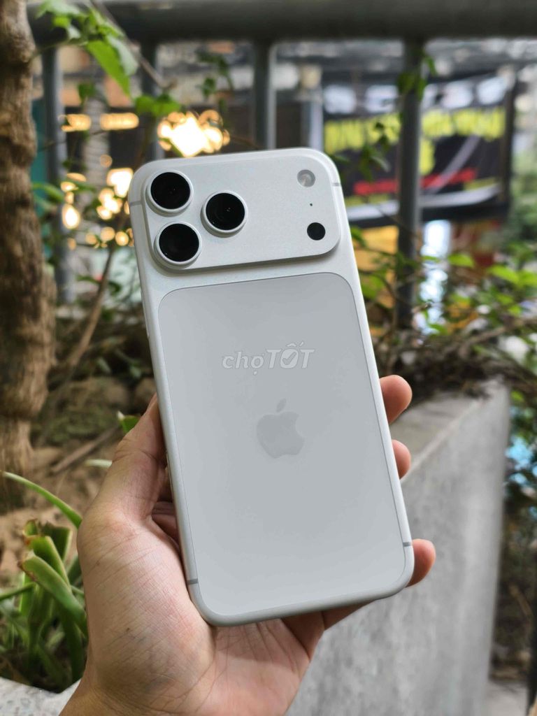 iPhone 17 Pro Max 256GB Silver Esim Mỹ bh T11/2026. Mua bán Điện thoại tại Quận Hà Đông Hà Nội được đăng bởi Trần Việt Phương hình 1