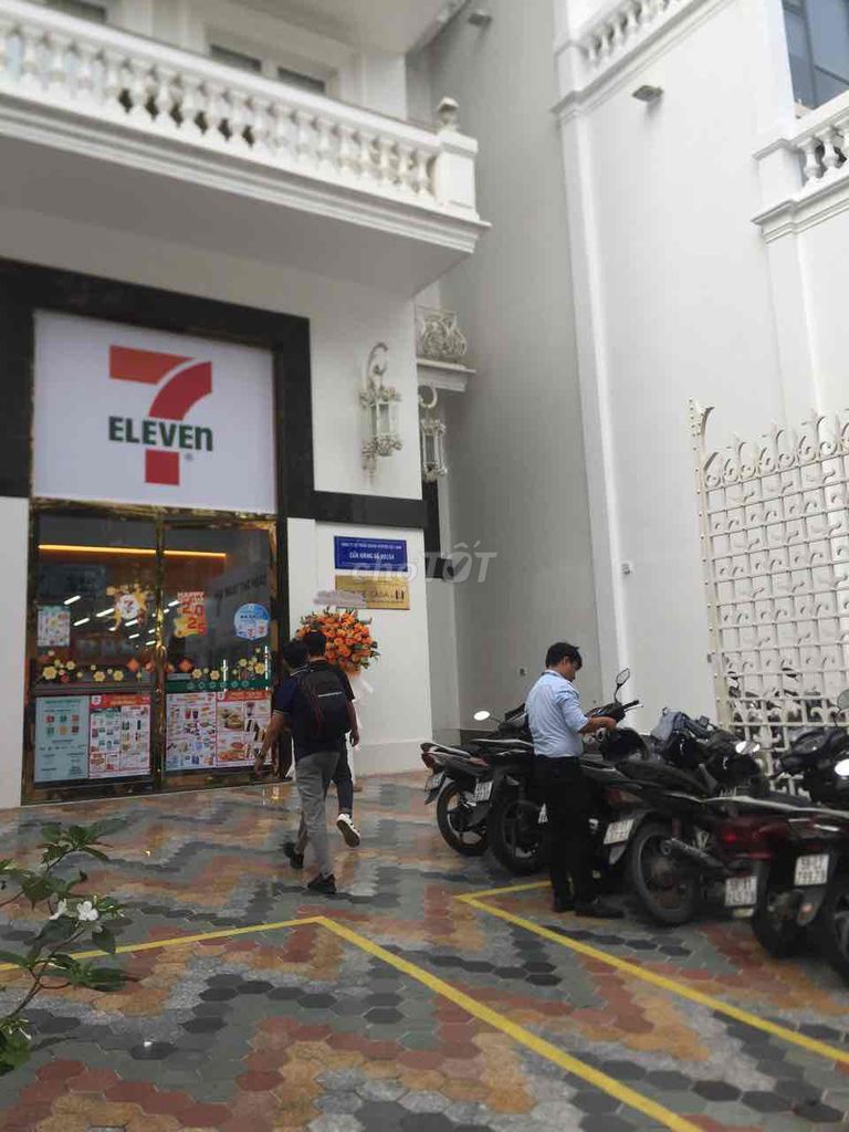 TUYỂN BV LÀM CA ĐÊM CỬA HÀNG 7ELEVEN XUÂN THUỶ Q2