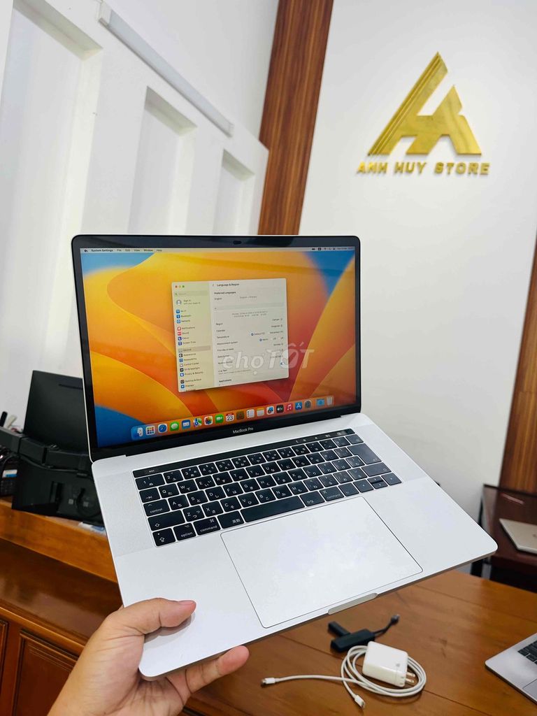 MacBook Pro 15in Silver 2017 i7 16GB/512GB/Vga-2Gb. Mua bán Laptop tại Quận Ninh Kiều Cần Thơ được đăng bởi ĐIỆN THOẠI LAPTOP ANH HUY hình 1