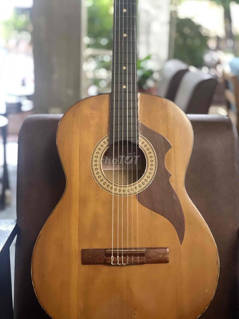 Đàn Guitar Nâu gỗ. Mua bán Nhạc cụ tại Quận 7 Tp Hồ Chí Minh được đăng bởi Nguyễn Văn Ấn hình 1
